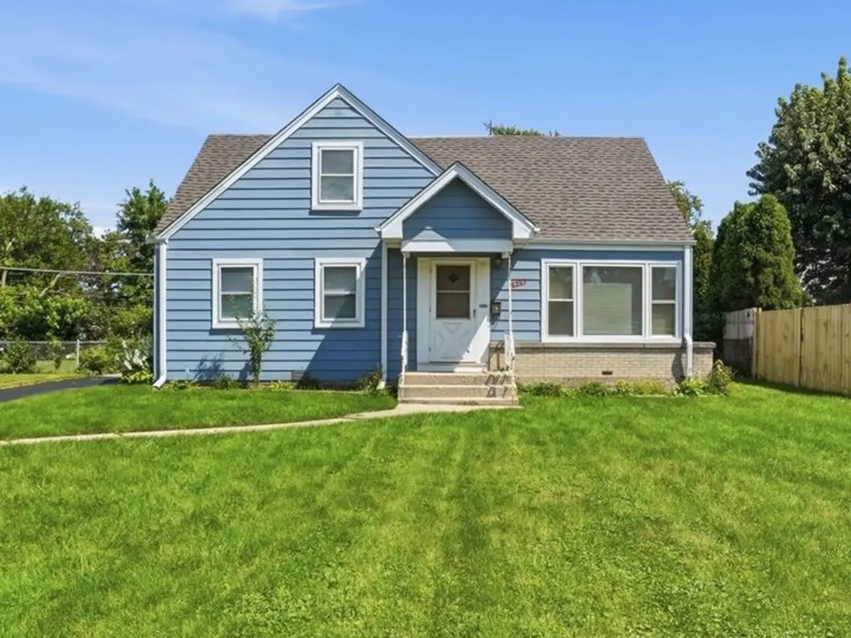 829 N Roy Avenue, Melrose Park, IL 60164 - #1