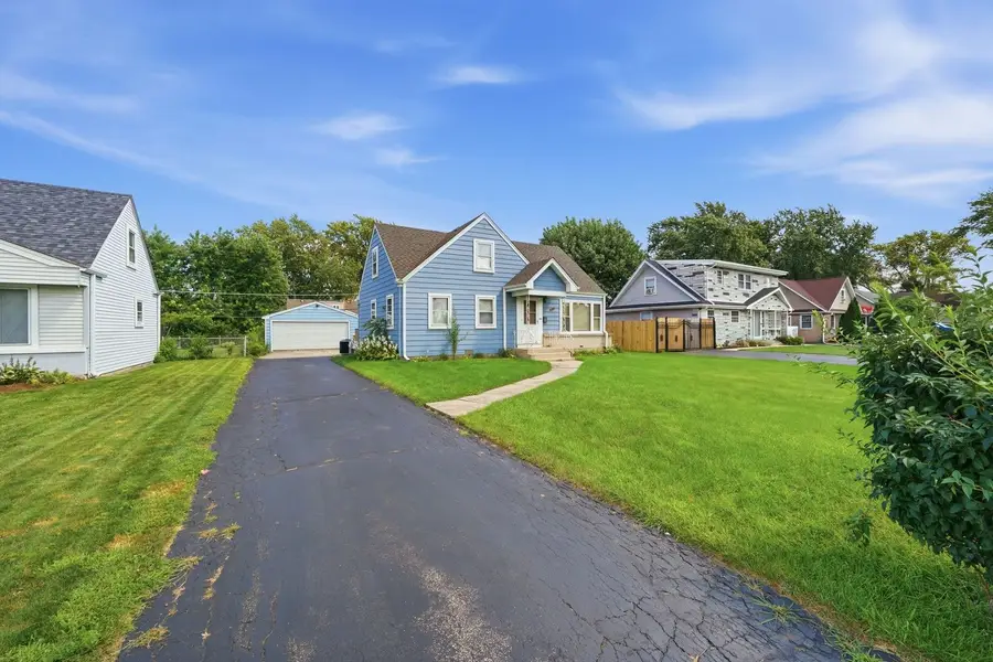 829 N Roy Avenue, Melrose Park, IL 60164 - #2