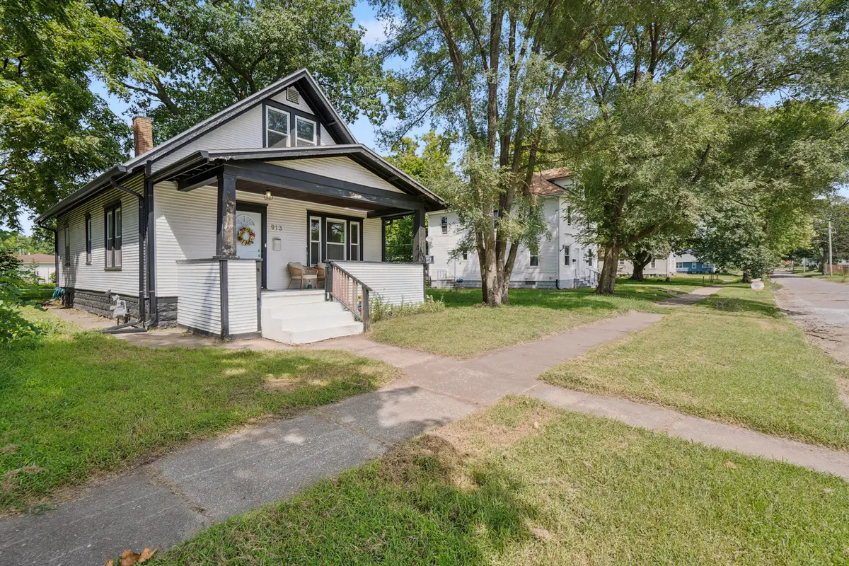 913 12th Avenue, Rock Island, IL 61201 - #1
