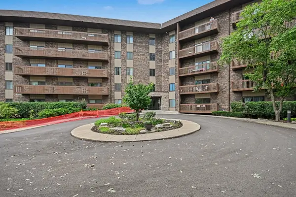 120 Lakeview Drive #519, Bloomingdale, IL 60108
