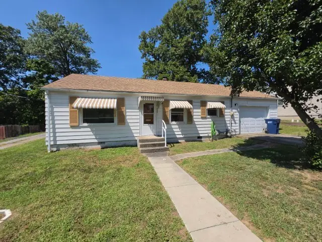 713 N 10th Street, Mount Vernon, IL 62864 - #1