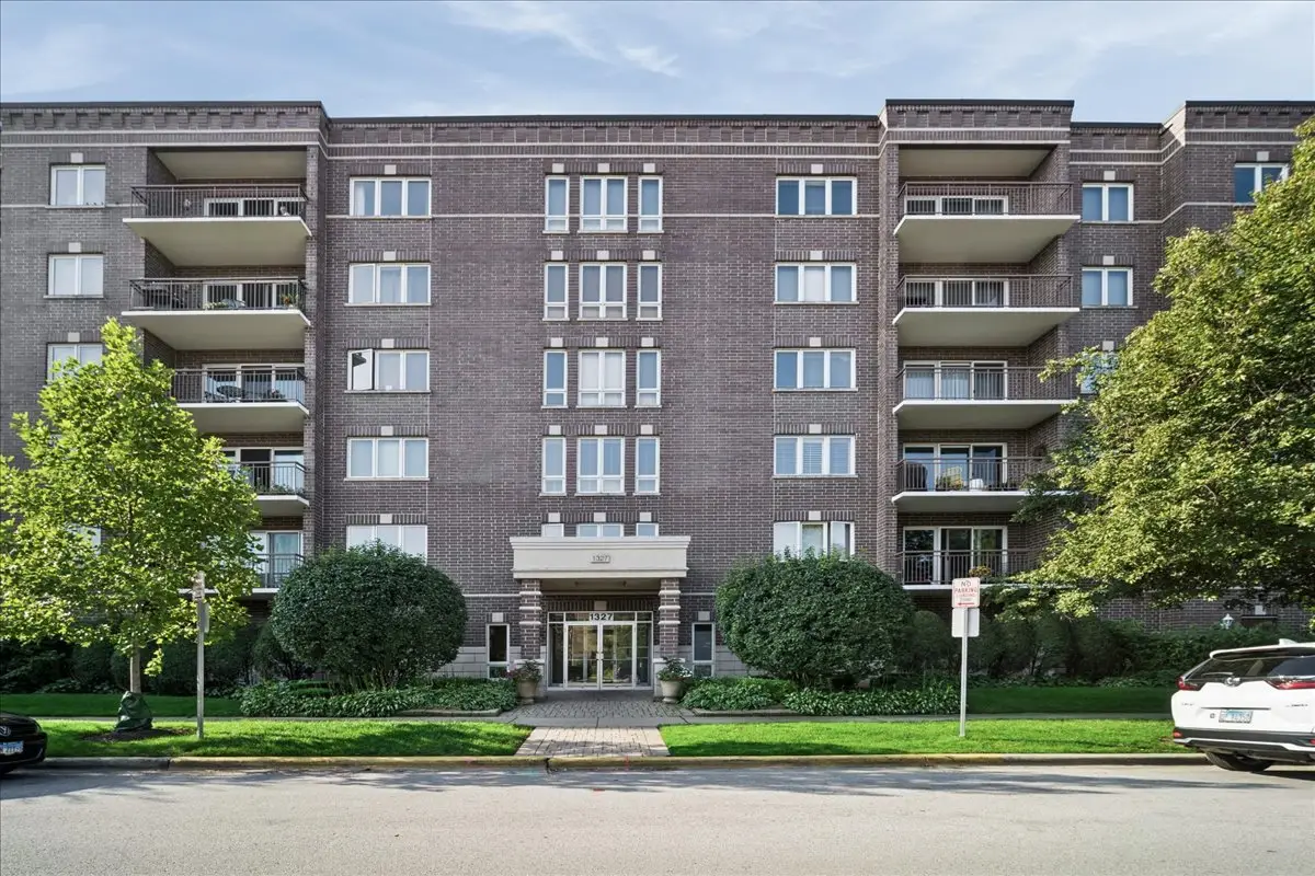 1327 Brown Street #303, Des Plaines, IL 60016 - #1