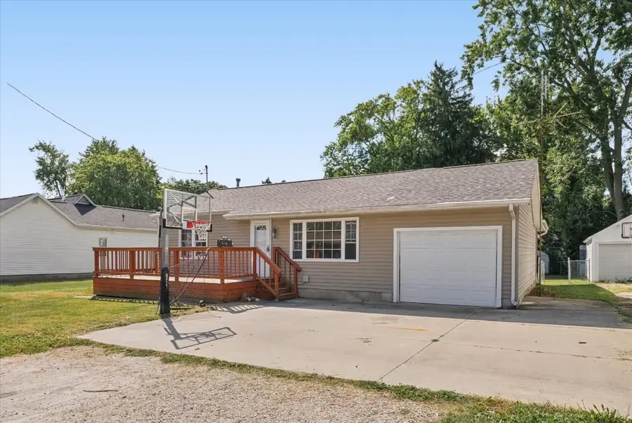 605 E Daggy Street, Tuscola, IL 61953 - #3