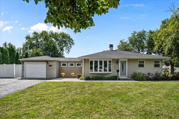 2311 Sigwalt Street, Rolling Meadows, IL 60008