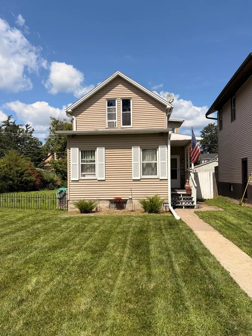 722 6th Avenue S, Clinton, IA 52372 - #1