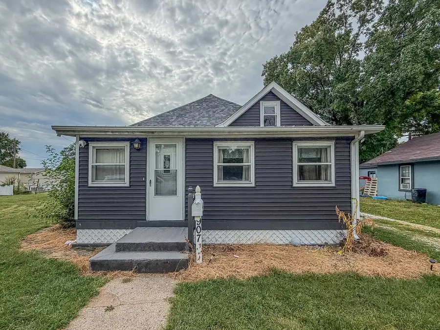 907 Central Avenue, Tilton, IL 61833 - #2