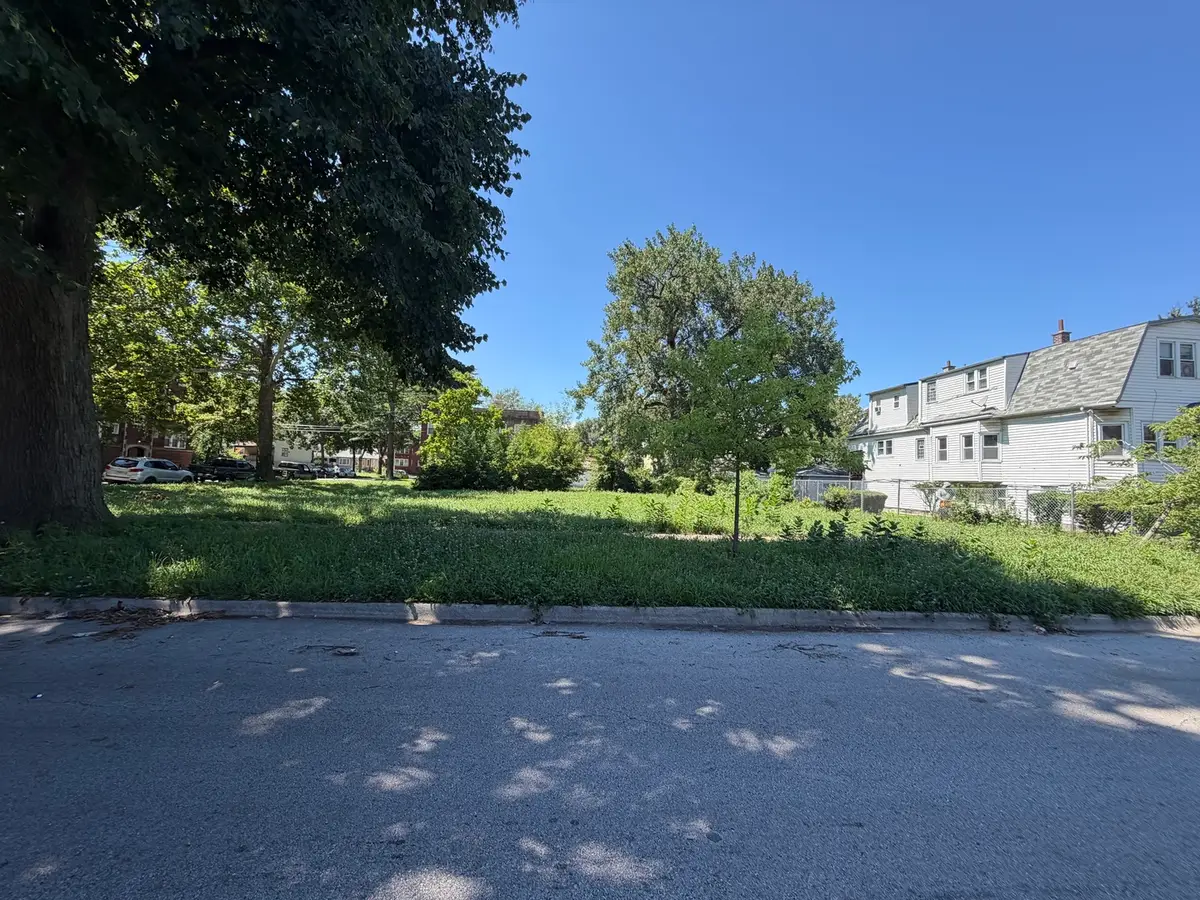 8050 S Muskegon Avenue, Chicago, IL 60617 - #1