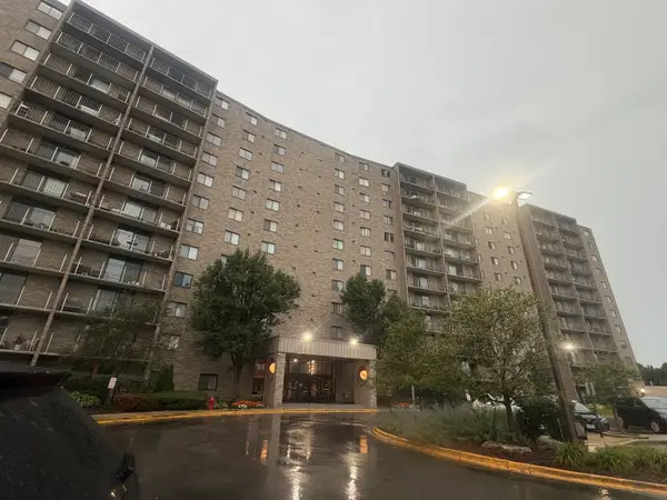 6340 Americana Drive #620, Willowbrook, IL 60527