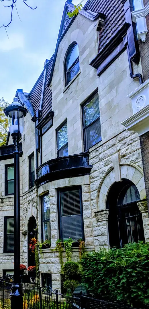 3823 N Alta Vista Terrace, Chicago, IL 60613