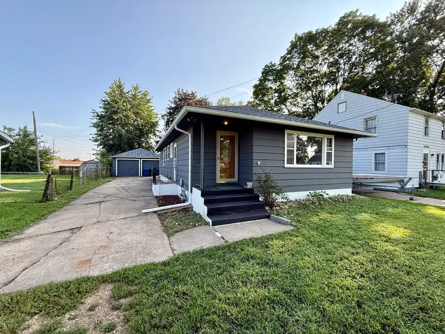 1525 27th Avenue S, Clinton, IA 52732 - #2