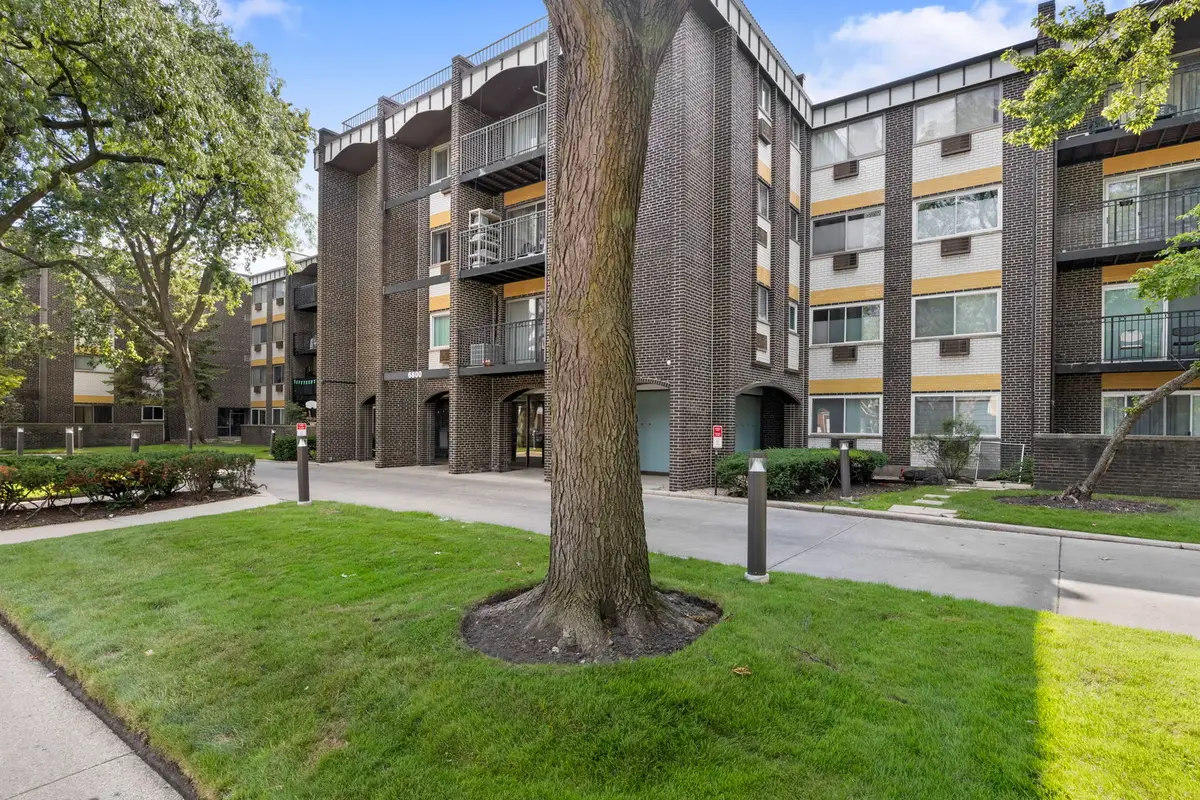 6800 N California Avenue #4L, Chicago, IL 60645 - #1