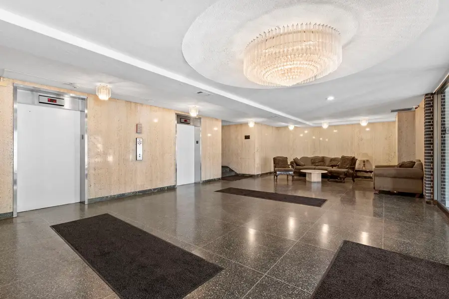 6800 N California Avenue #4L, Chicago, IL 60645 - #2