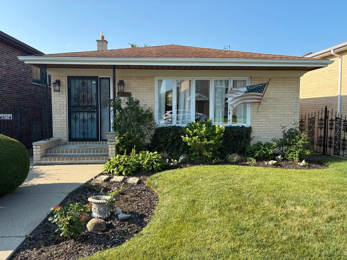 8425 W Castle Island Avenue, Chicago, IL 60656 - #1