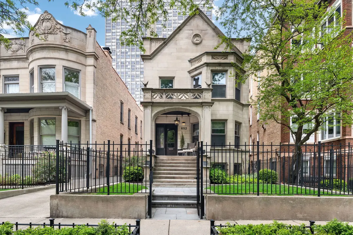 652 W Sheridan Road, Chicago, IL 60613 - #1
