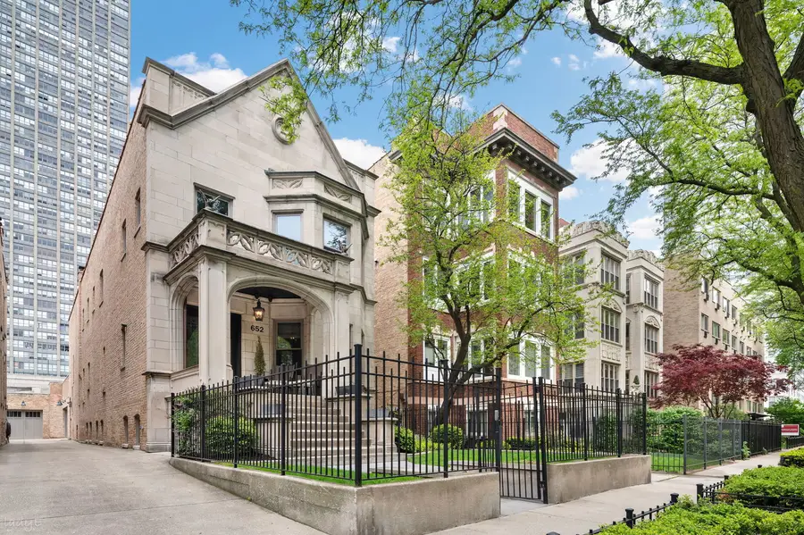 652 W Sheridan Road, Chicago, IL 60613 - #2