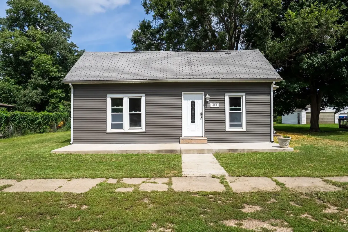 409 W Carter Street, Stanford, IL 61774 - #1