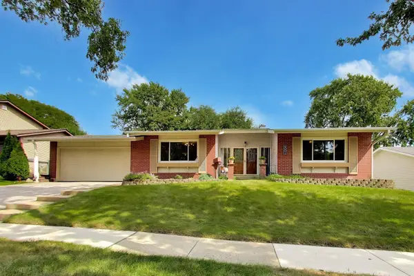 6001 Ross Drive, Woodridge, IL 60517