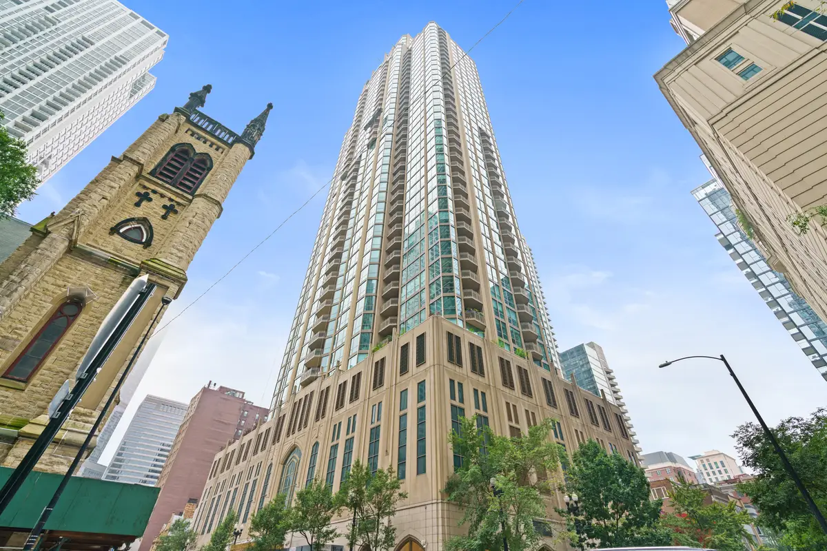 21 E Huron Street #2102, Chicago, IL 60611 - #1