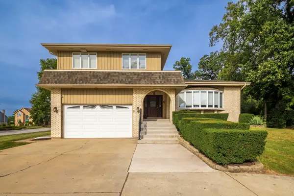 200 N Maple Street, Addison, IL 60101