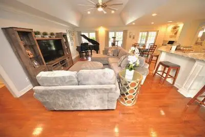 2600 Windcrest Drive, Mount Vernon, IL 62864 - #3