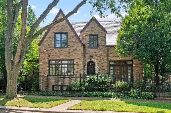 3045 W Ardmore Avenue, Chicago, IL 60659