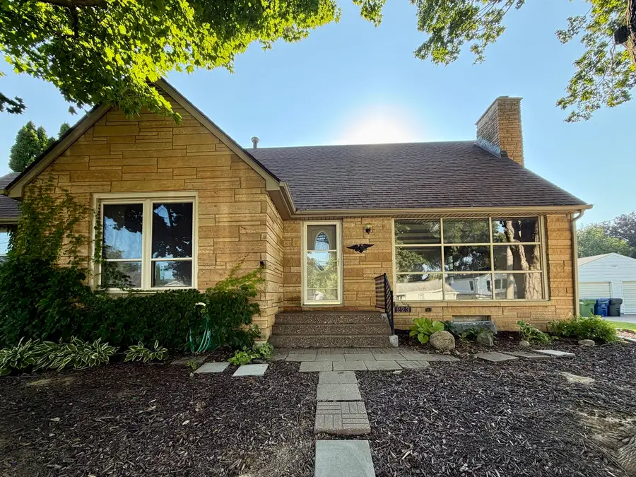223 Ruth Place, Clinton, IA 52372 - #2