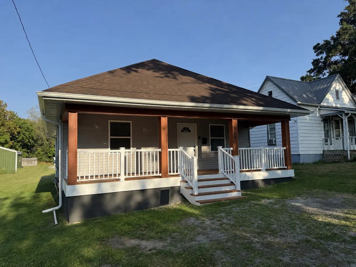 210 N East Street, Du Quoin, IL 62832 - #1
