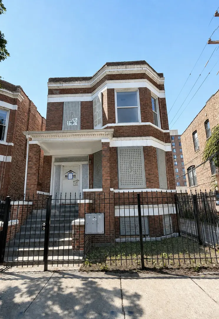 6018 S Eberhart Avenue, Chicago, IL 60637 - #1