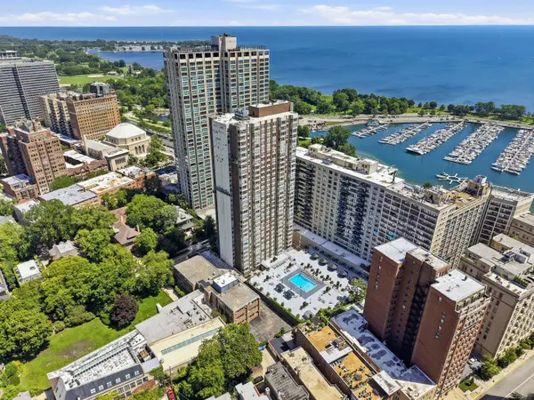 525 W Hawthorne Place #608, Chicago, IL 60657