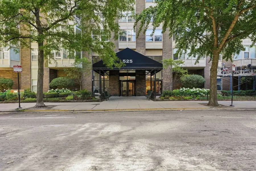 525 W Hawthorne Place #608, Chicago, IL 60657 - #2