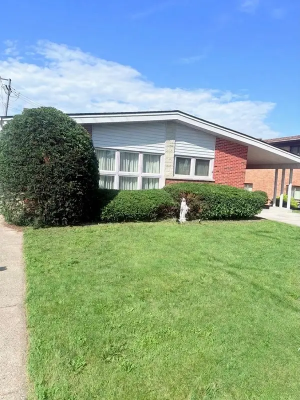 8560 W Clara Drive, Niles, IL 60714
