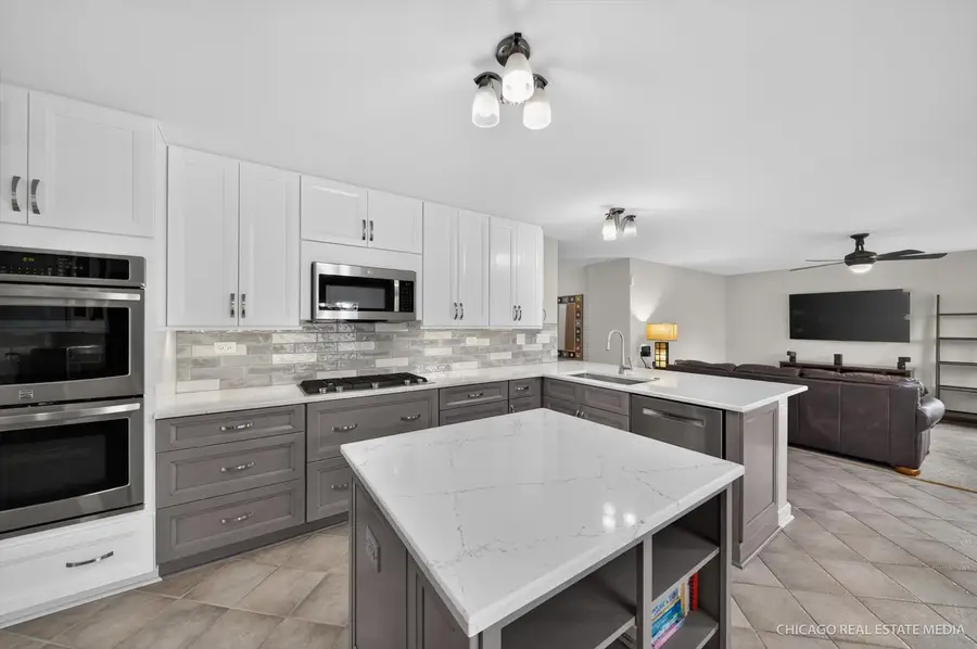 1172 Hillcrest Lane, Woodridge, IL 60517 - #2