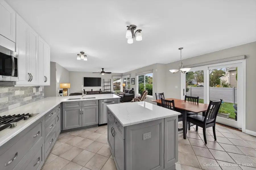 1172 Hillcrest Lane, Woodridge, IL 60517 - #3