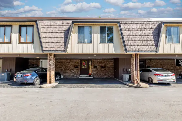 24 Cour Madeleine Court, Palos Hills, IL 60465