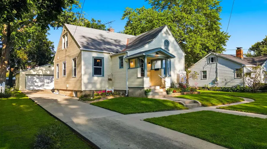 930 N Dixon Avenue, Dixon, IL 61021 - #2