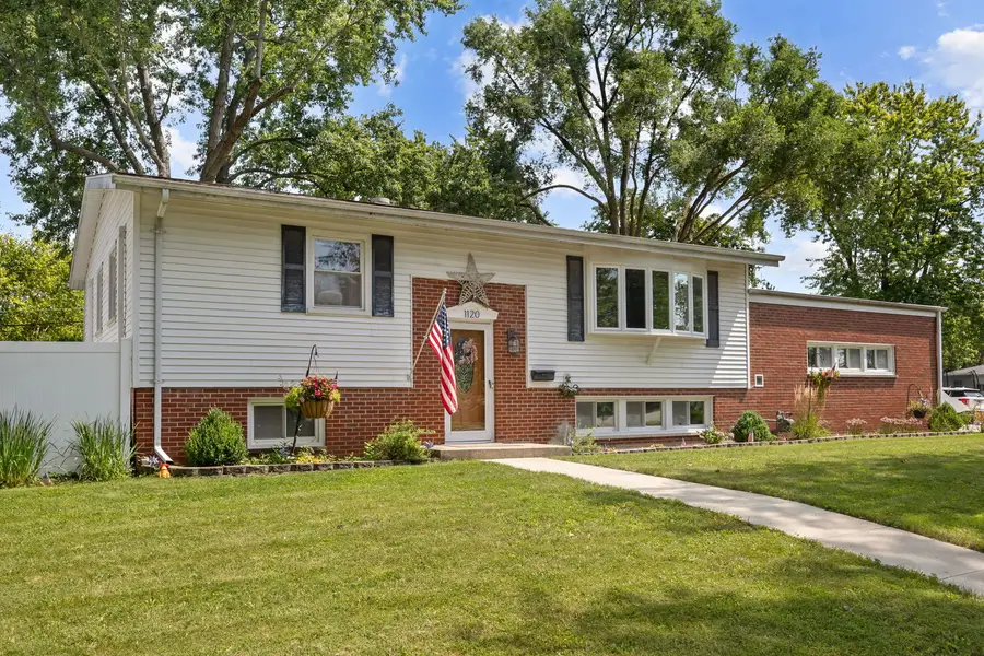 1120 S 12th Avenue, Saint Charles, IL 60174 - #2