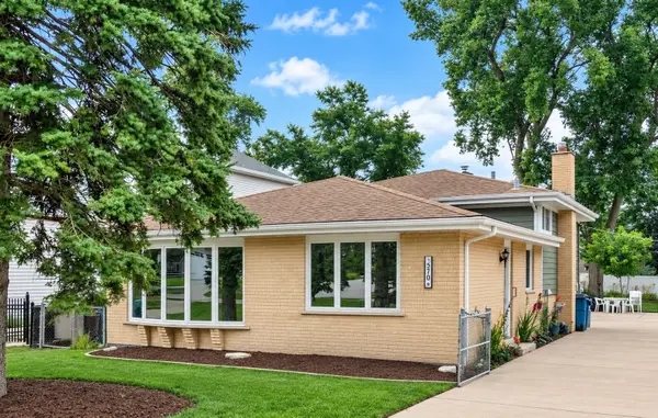 570 W Crockett Avenue, Elmhurst, IL 60126