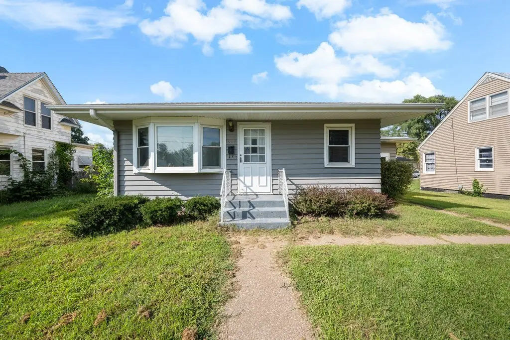 627 24th Avenue, Rock Island, IL 61201 - #1