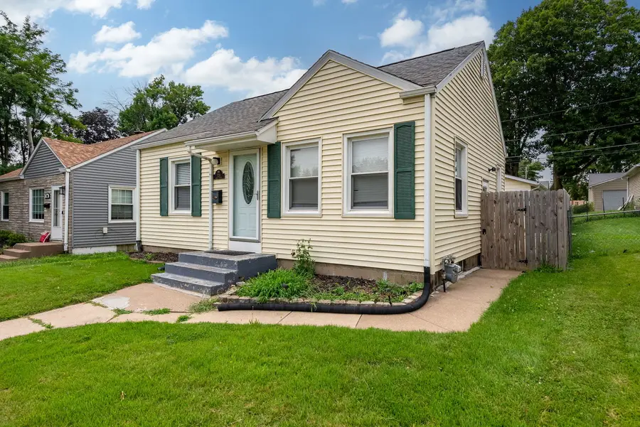728 24th Street, Bettendorf, IA 52722 - #2
