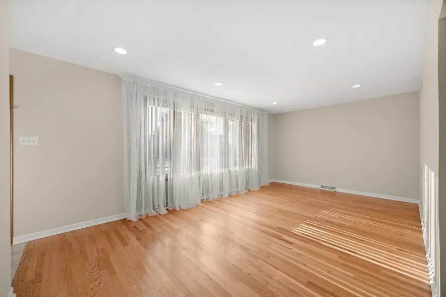 11009 S Mansfield Avenue, Chicago Ridge, IL 60415 - #3