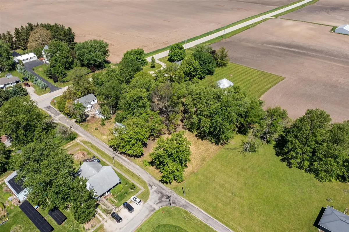 501 N State Street, Bellflower, IL 62174 - #1