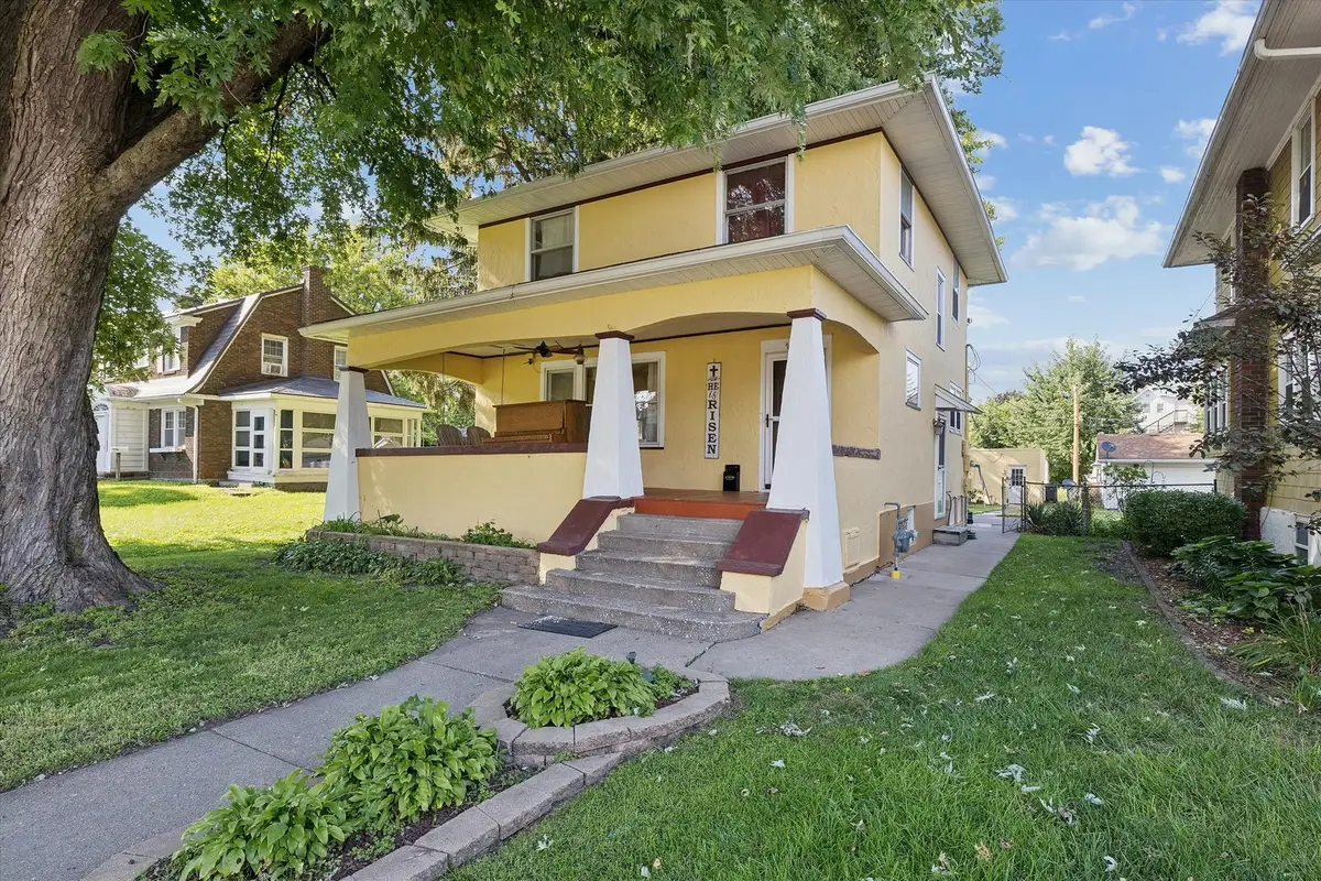 730 7th Avenue S, Clinton, IA 52732 - #1