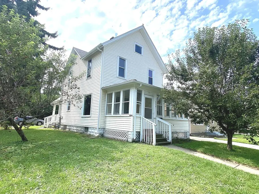 900 Spruce Street, Aurora, IL 60506 - #2