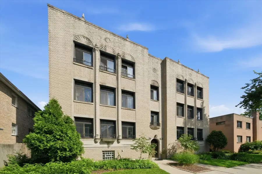 6211 N Mozart Street #2N, Chicago, IL 60659 - #3