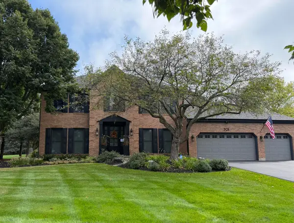 701 Fairway View Drive, Algonquin, IL 60102