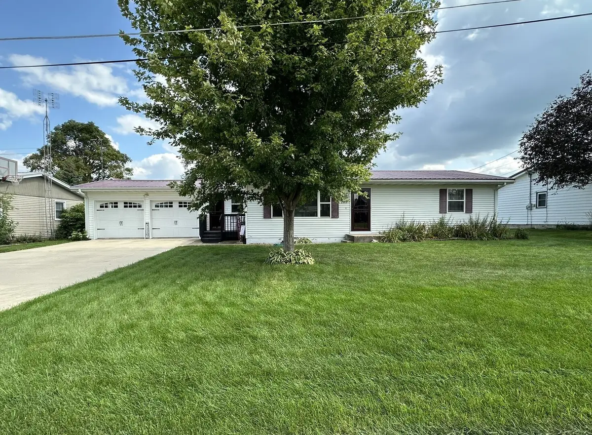 205 Sherwood Lane, Lena, IL 61048 - #1