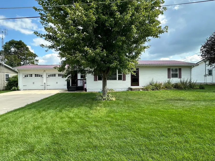 205 Sherwood Lane, Lena, IL 61048 - #2