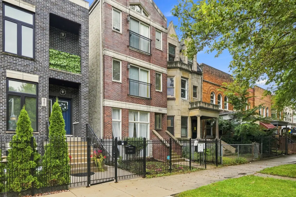 4203 S Prairie Avenue #1, Chicago, IL 60653 - #1