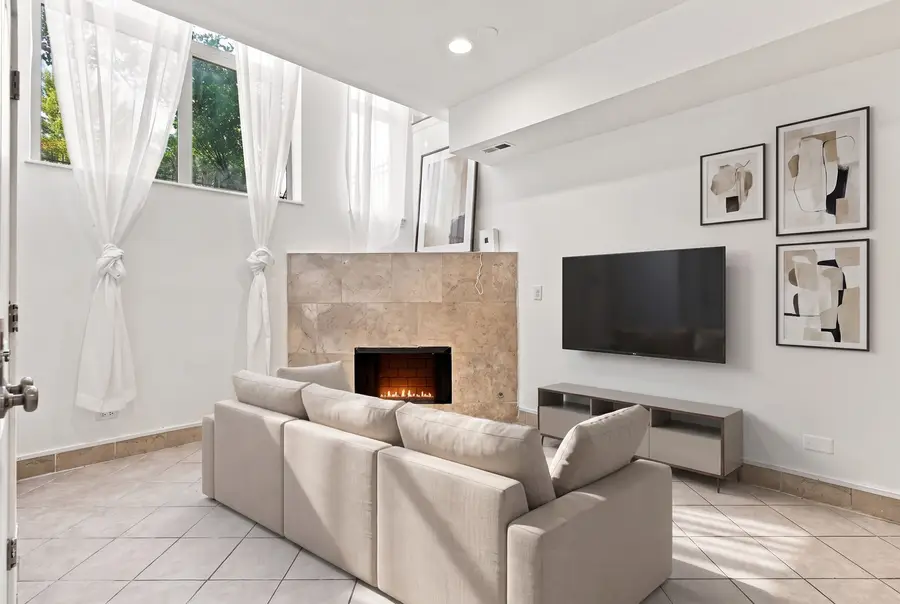 4203 S Prairie Avenue #1, Chicago, IL 60653 - #2