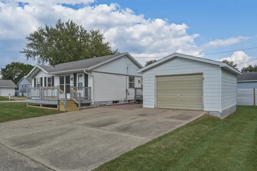 1606 Bonnie Avenue, Dixon, IL 61021 - #2